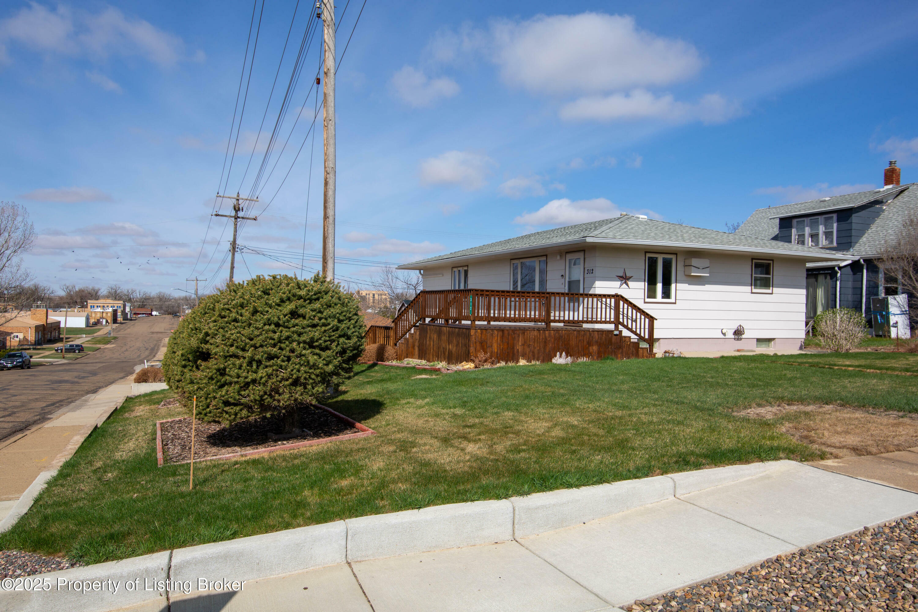 Property Photo: 312 E 3rd Street ND 58646