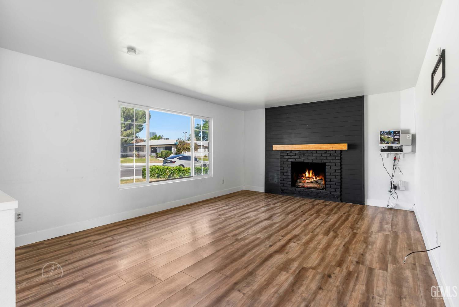 Property Photo: 2700 Hallisey Street CA 93309
