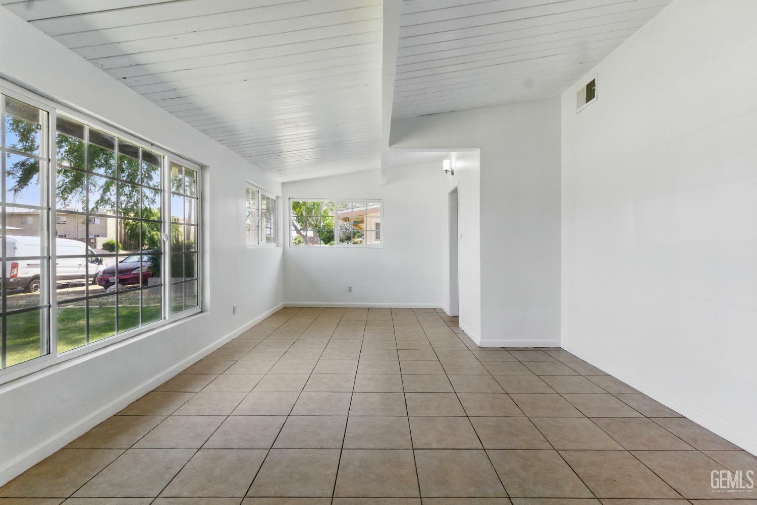 Property Photo: 2804 Haley Street CA 93305