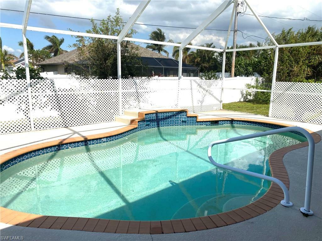 Property Photo: 1733 SW 40th Ter FL 33914