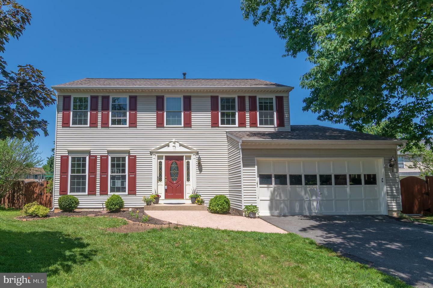 Property Photo:  709 Southview Place NE  VA 20176 