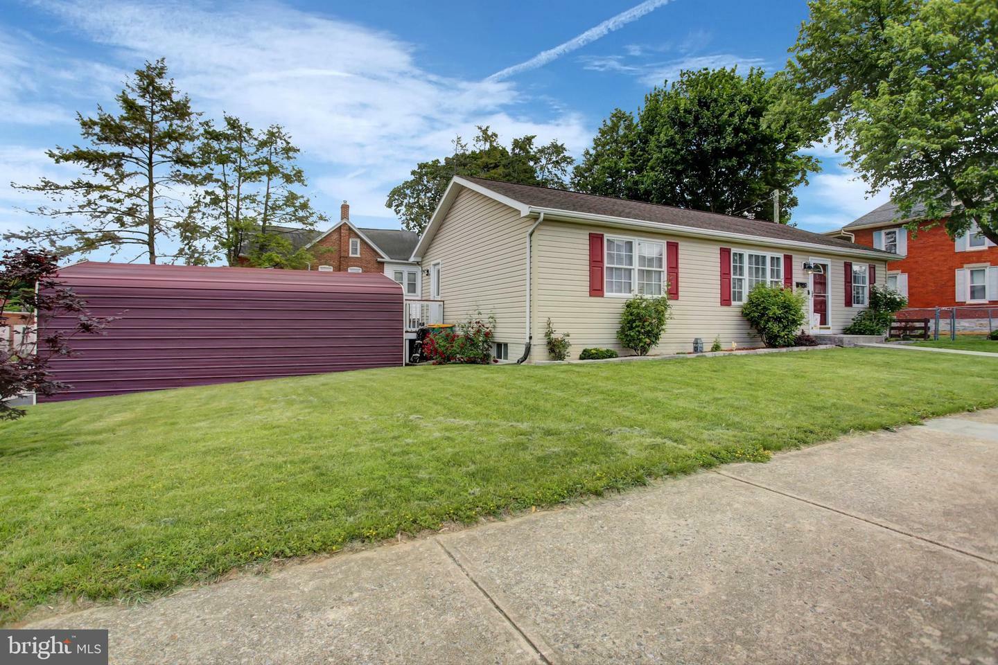 Property Photo:  5 E Fifth Street  PA 17268 