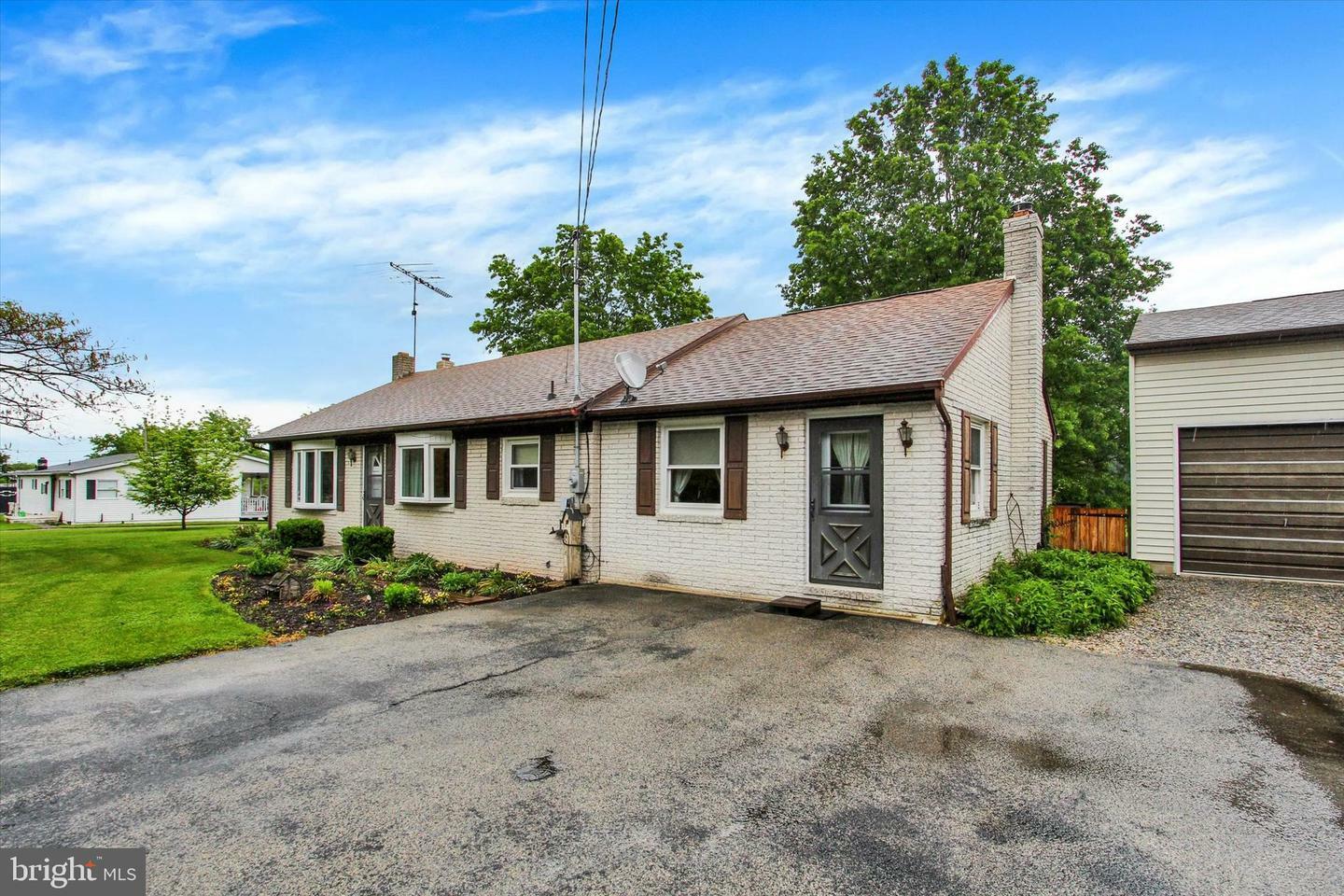 Property Photo: 1239 Pine Run Road PA 17301