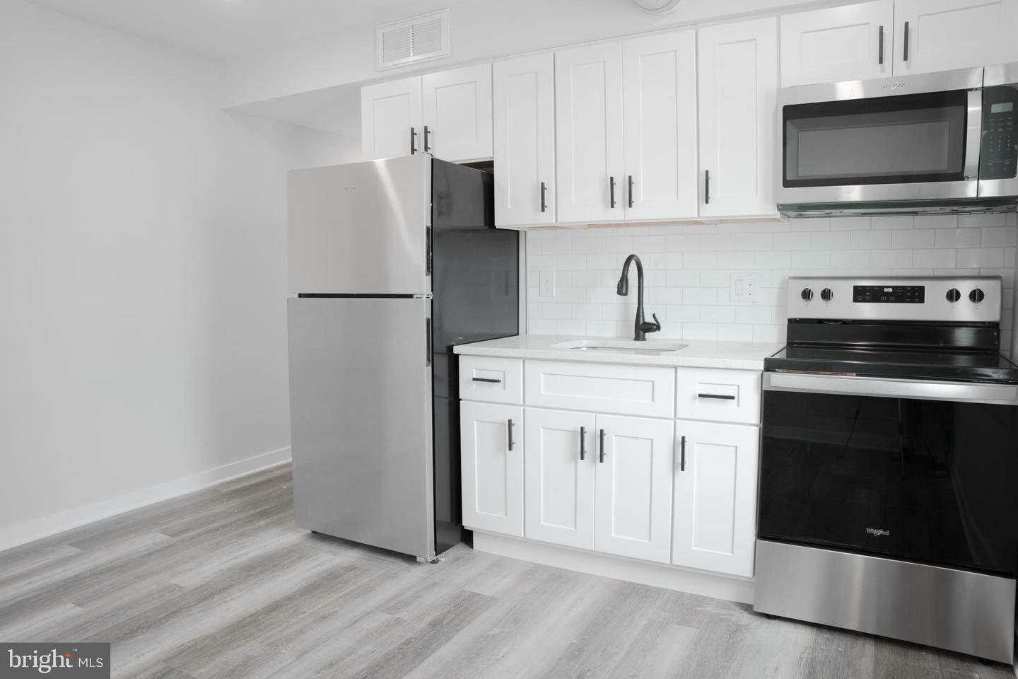 Property Photo: 2800 Poplar Street 2R PA 19130