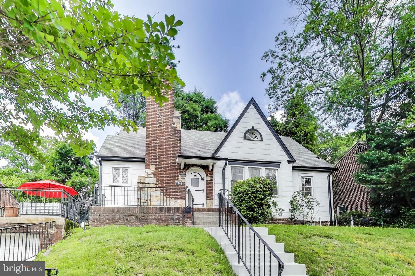 Property Photo: 2206 Cheverly Avenue MD 20785