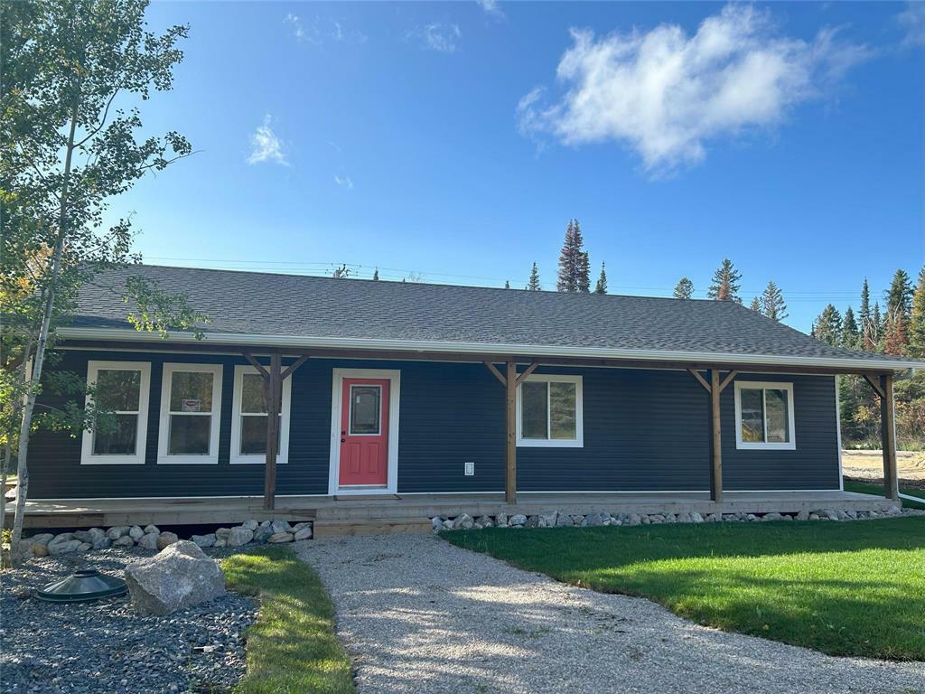 Property Photo: 5 Ash Avenue MB R0E 2C0