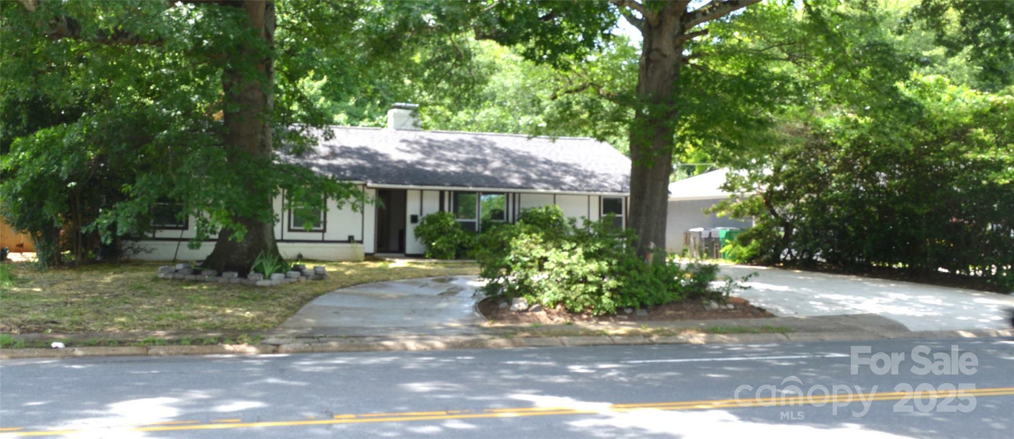 Property Photo: 2000 Tyvola Road NC 28210
