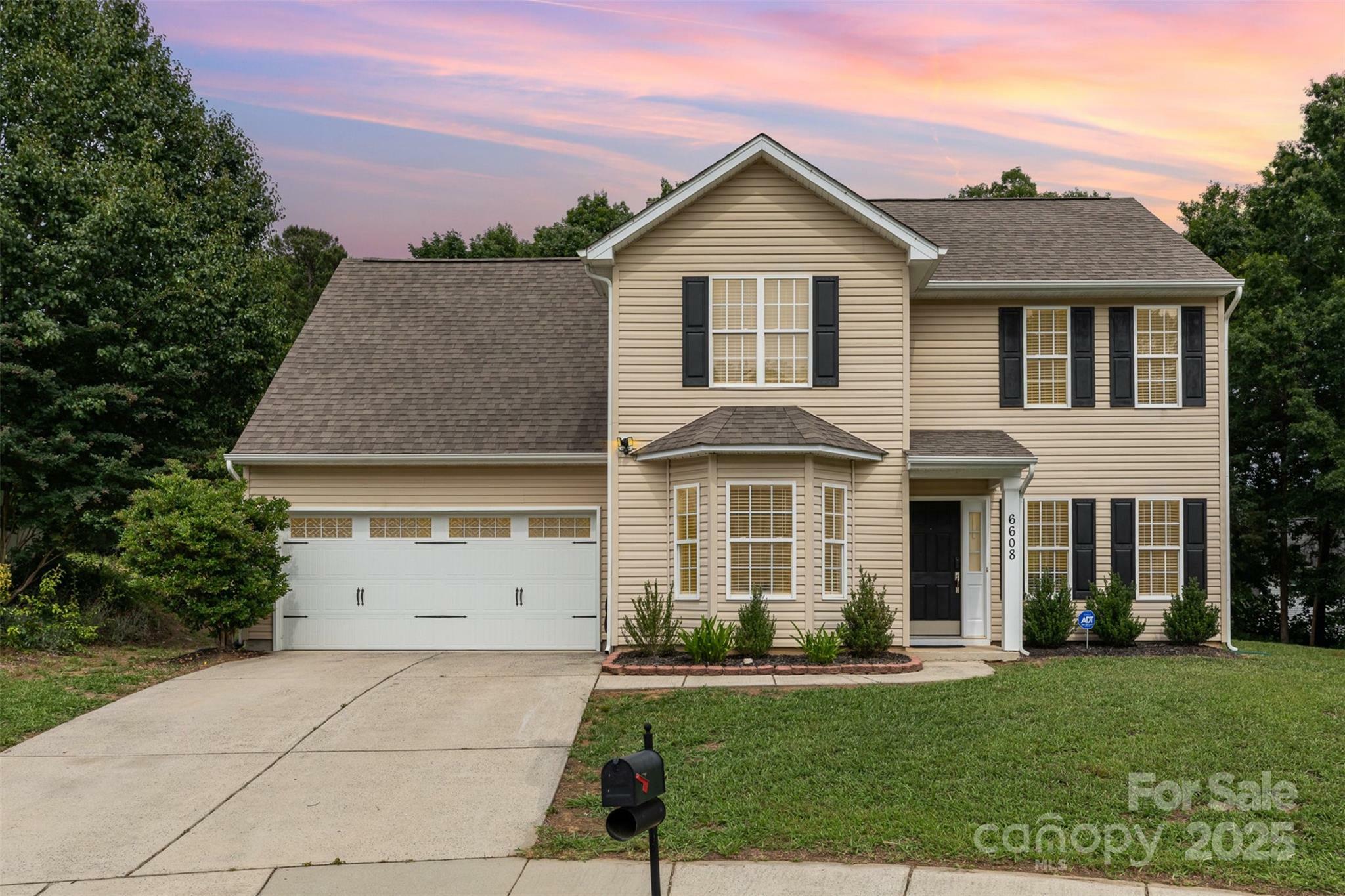 Property Photo: 6608 Pattonsburg Drive NC 28213