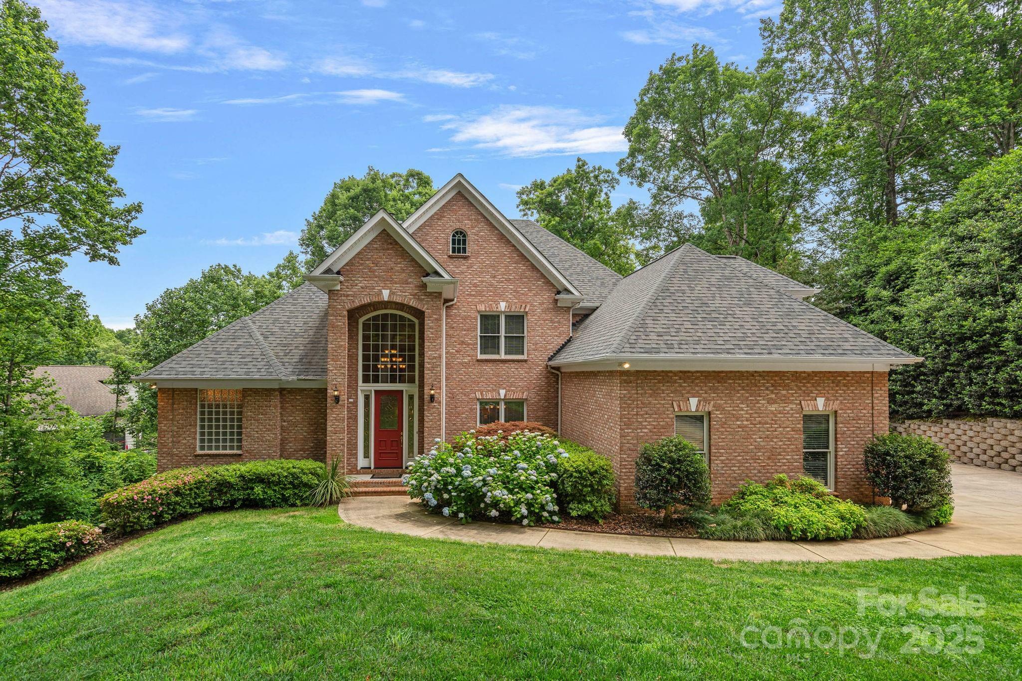 Property Photo: 166 Pinnacle Shores Drive NC 28117