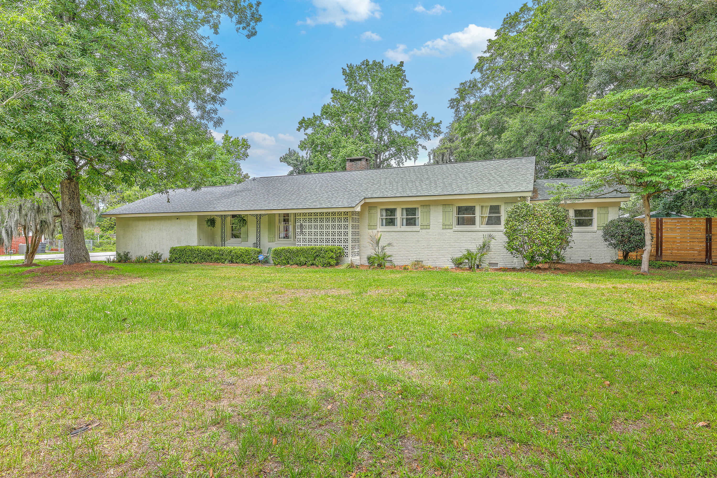 Property Photo: 1350 Mosstree Road SC 29405