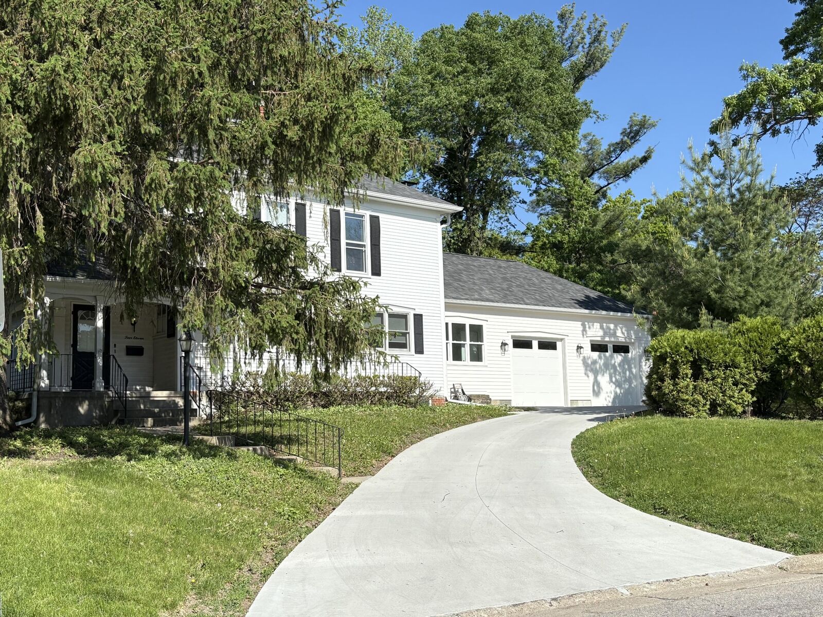Property Photo:  411 Oliver Avenue  IA 50014 