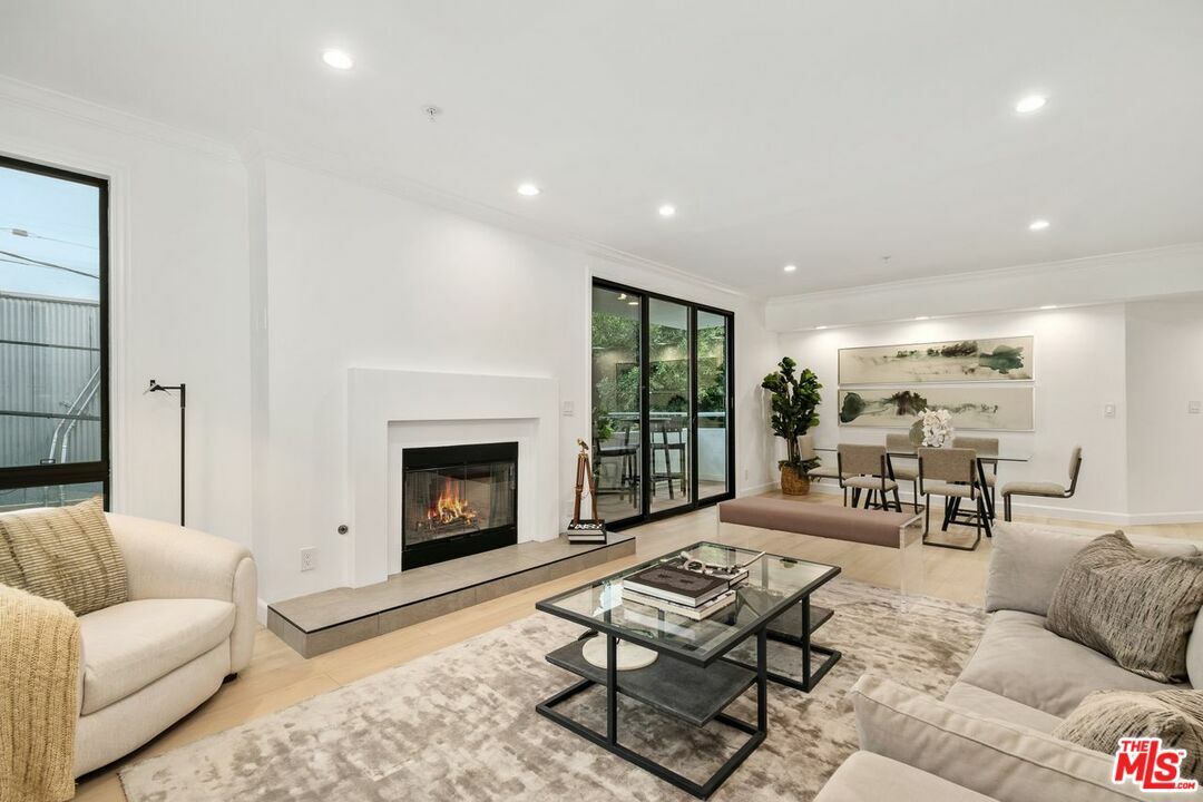 Property Photo: 656 N West Knoll Dr CA 90069