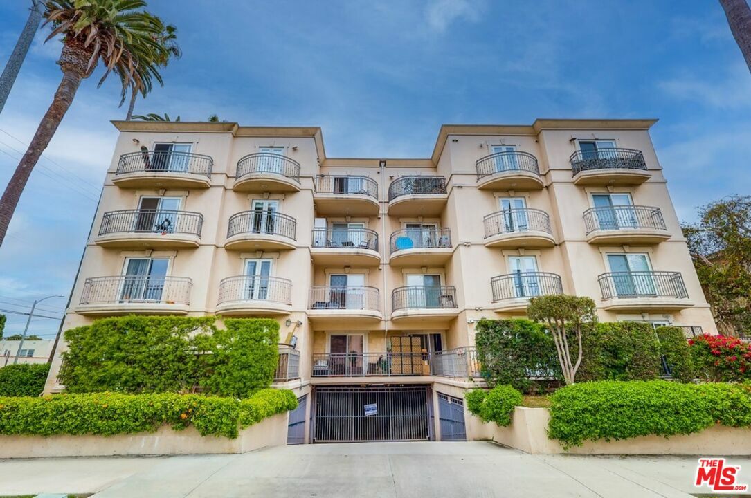 Property Photo: 8610 Chalmers Dr CA 90035