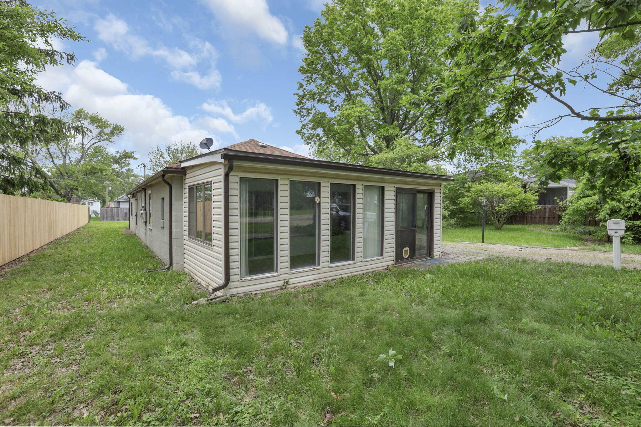 Property Photo: 394 W Fairview Avenue OH 43105