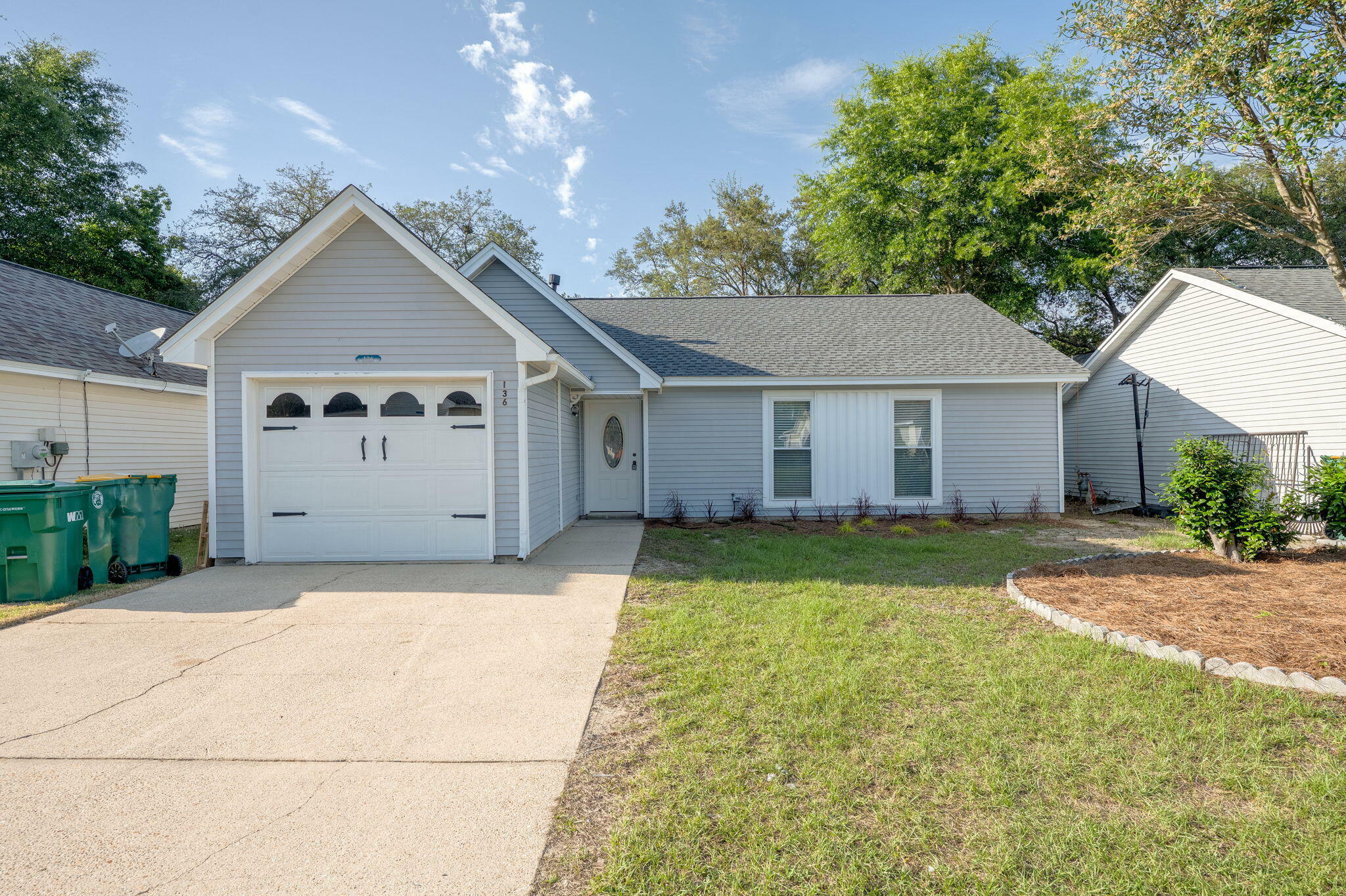 Property Photo: 136 Midland Court FL 32578