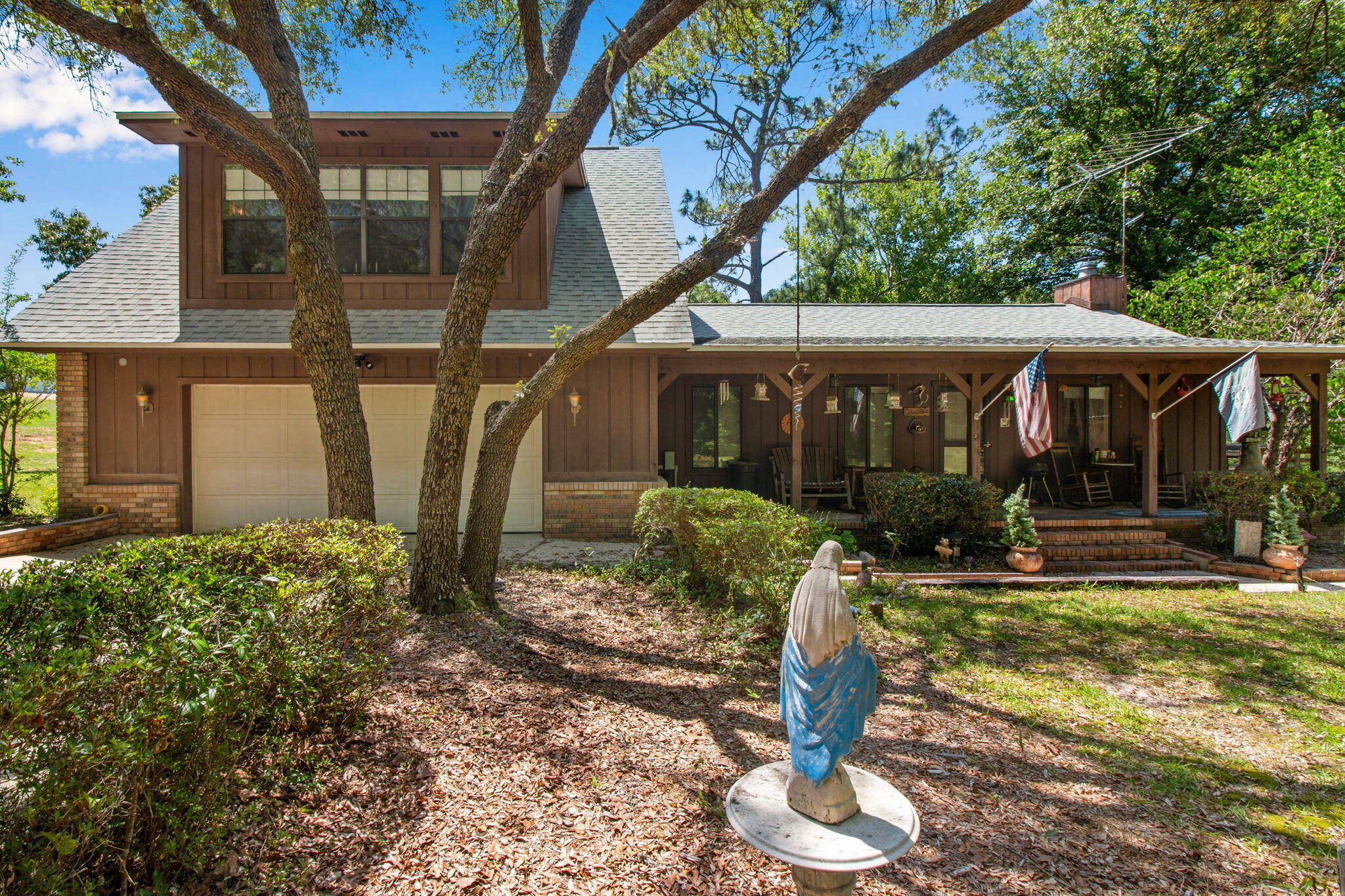 Property Photo: 2509 S Lakeview Drive FL 32536