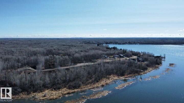 Property Photo: 504 Duncan Road AB T0E 1A0