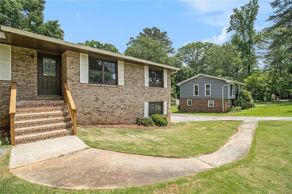 Property Photo: 530 Village Green Court SW GA 30047