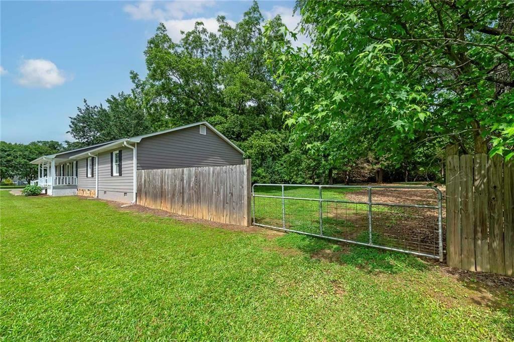 Property Photo: 1810 King Mill Road GA 30252