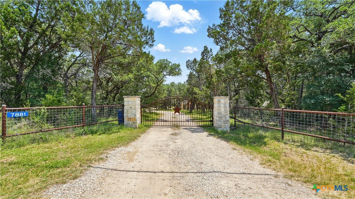 Property Photo: 7881 Wegner Road TX 78132
