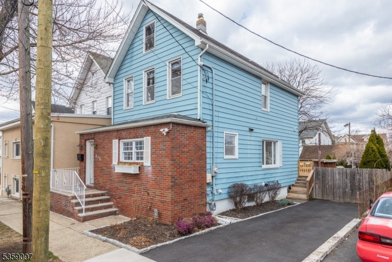 213 Summit Ave  Lyndhurst Twp. NJ 07071 photo