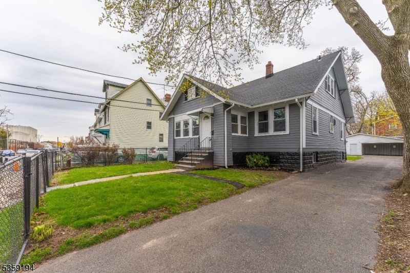 136 Brookwood St  East Orange City NJ 07018 photo