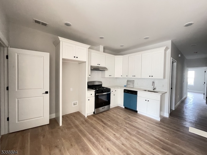 Property Photo: 486 S 19th St 1 NJ 07103