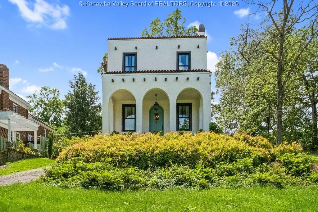 Property Photo: 606 Fort Hill Drive WV 25314