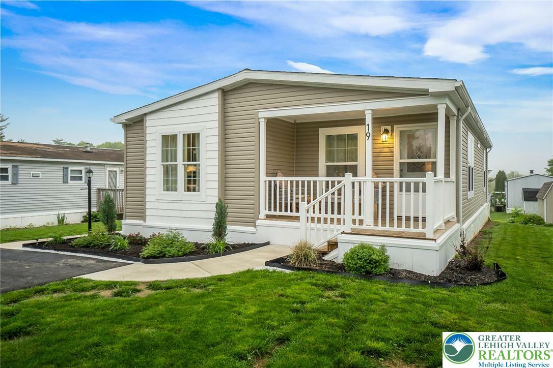 Property Photo: 19 E Zimmer Drive PA 18088