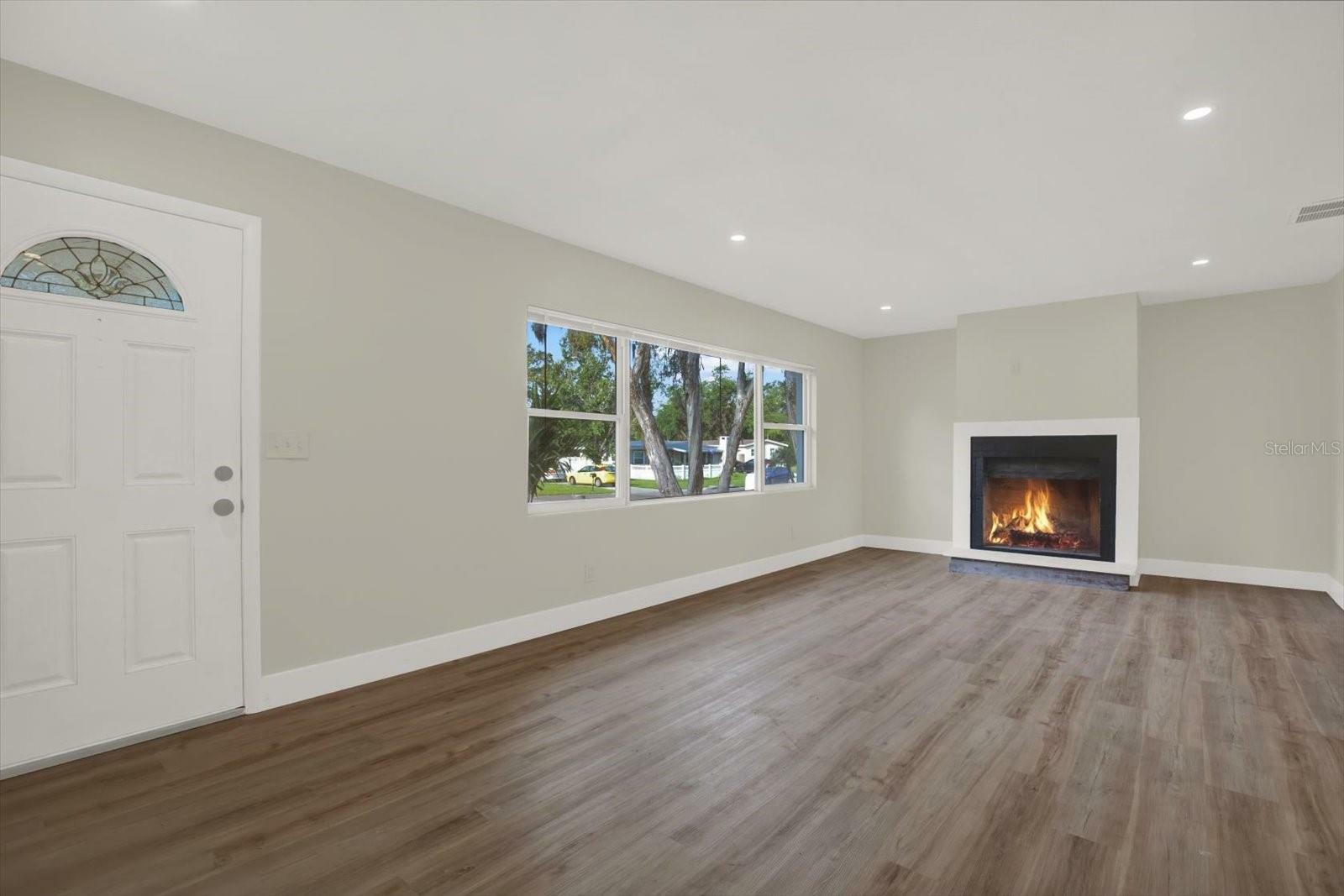 Property Photo:  1352 Parkwood Street  FL 33755 