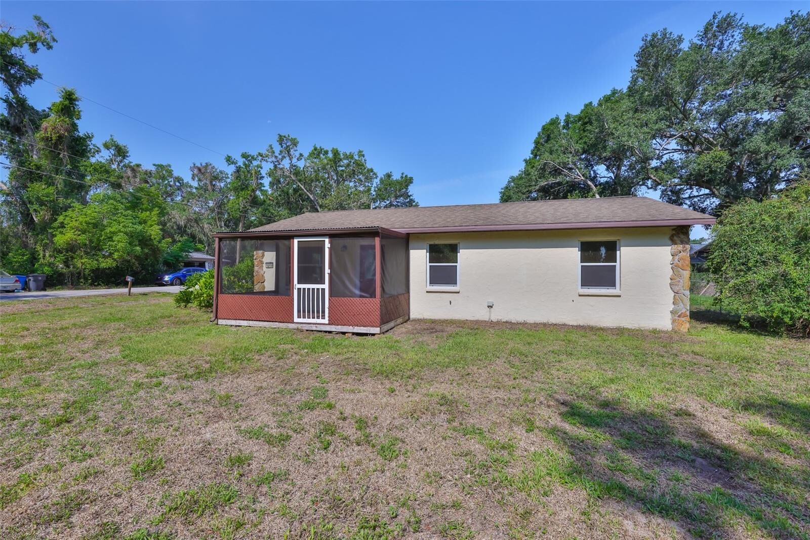 Property Photo: 1019 Lakeside Drive FL 33584