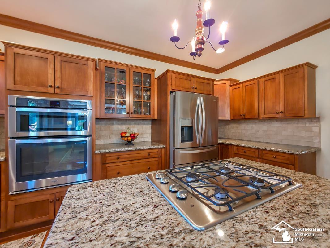 Property Photo: 979 Tottenham Place MI 48161