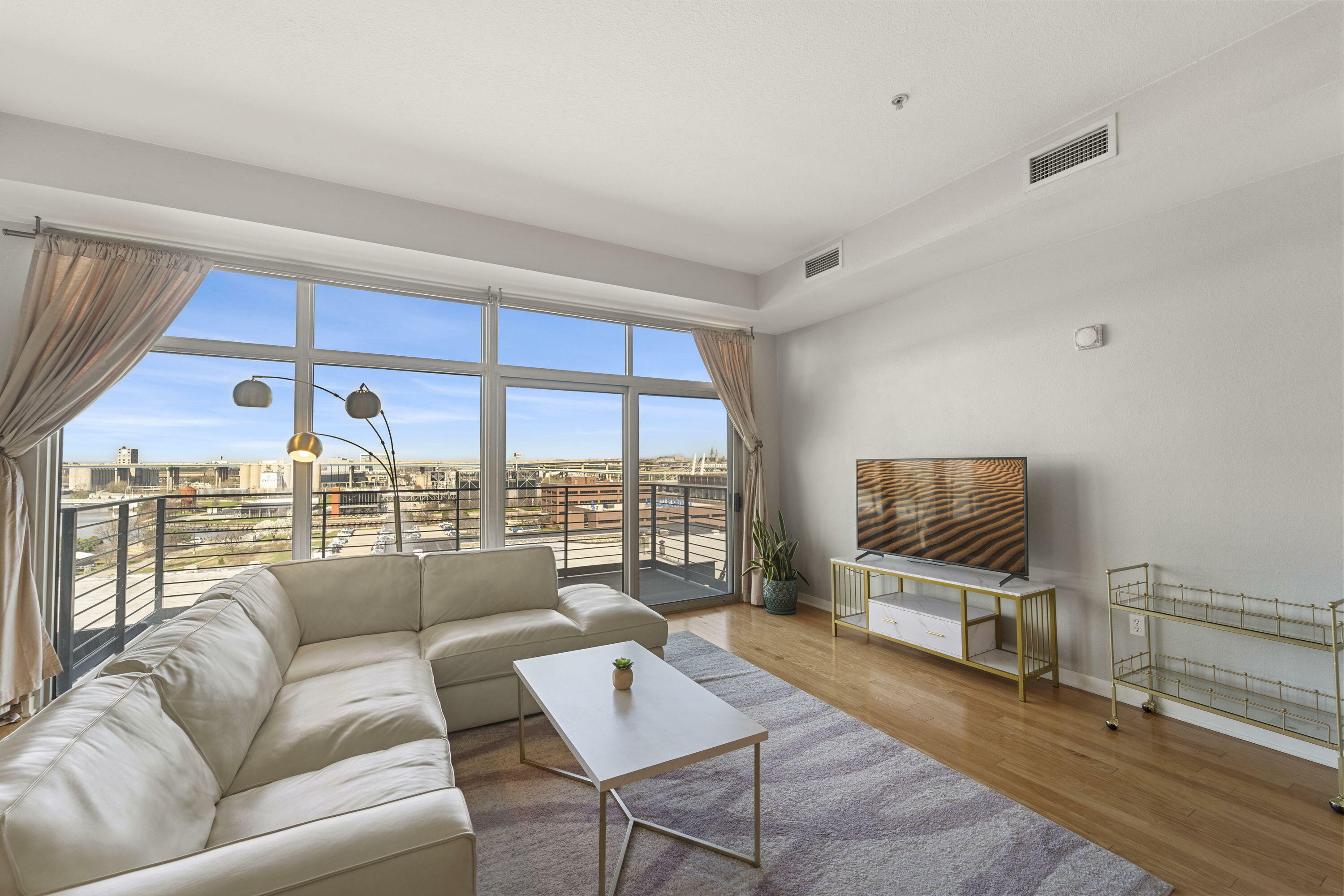 Property Photo: 106 W Seeboth St 821 WI 53204
