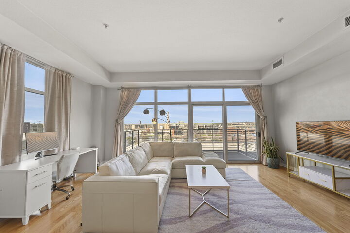 Property Photo: 106 W Seeboth St 821 WI 53204