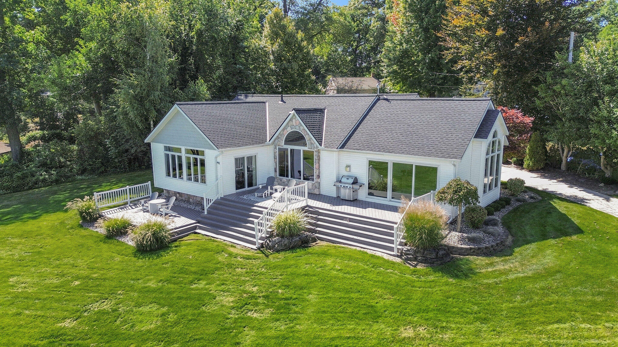 Property Photo: 14776 Park Court MI 49417