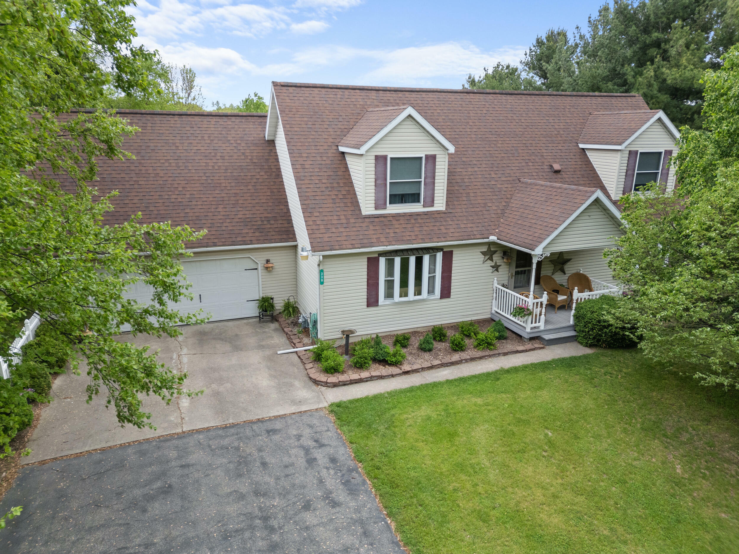 Property Photo: 336 Jonesville Road MI 49250