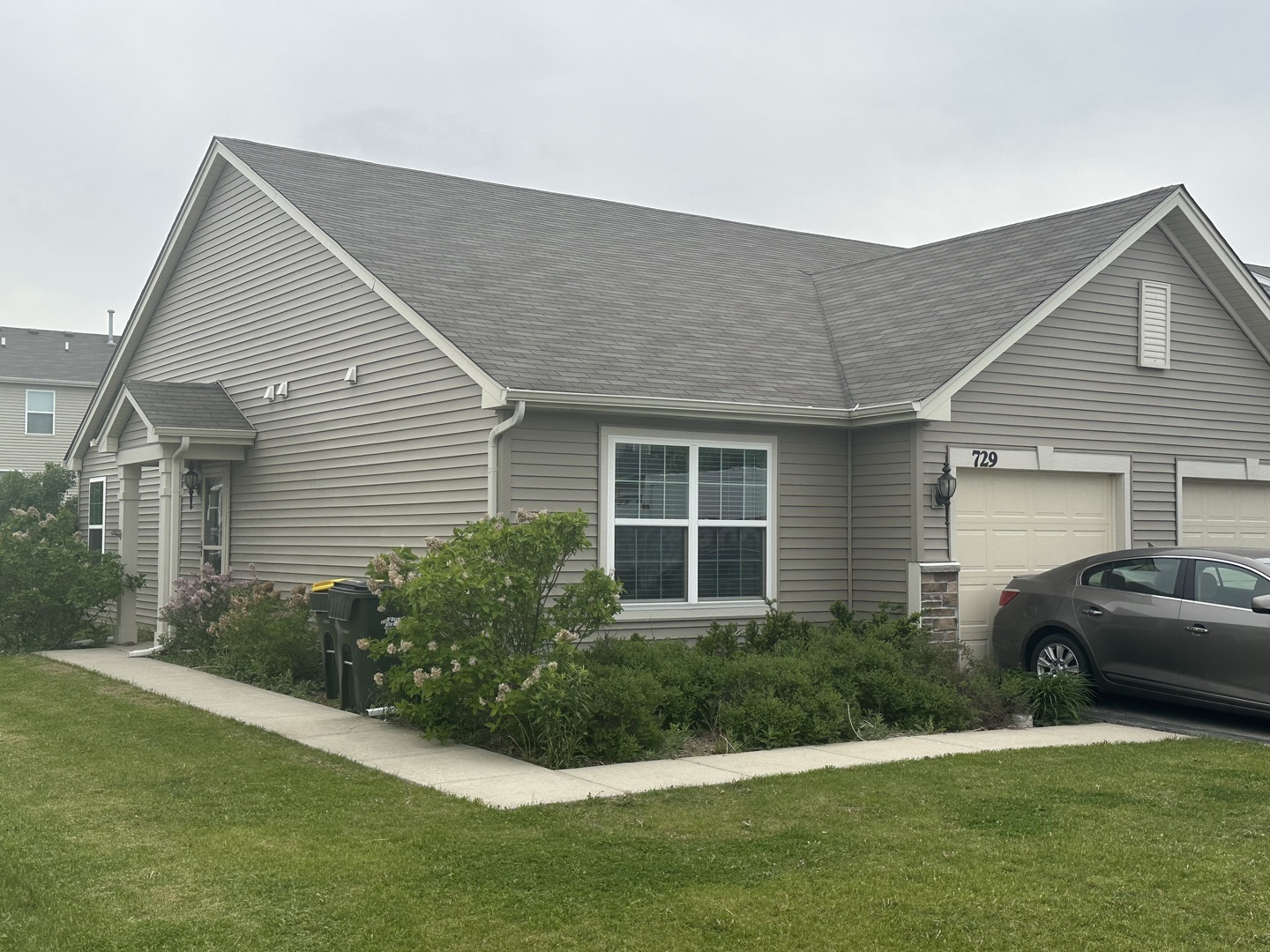 Property Photo: 729 Florence Street IL 60140