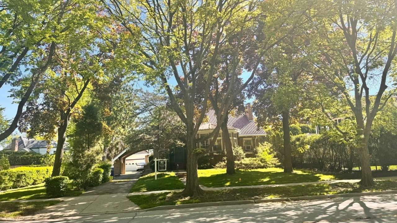 Property Photo: 1112 Sheridan Road IL 60091