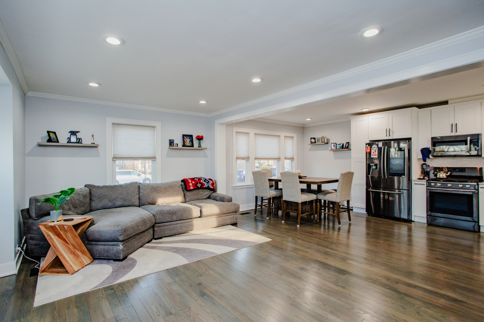 Property Photo: 3356 N New England Avenue IL 60634