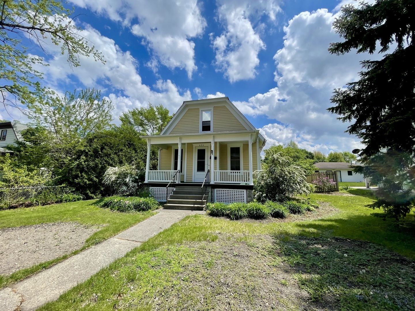 Property Photo: 424 N 4th Street IL 60115