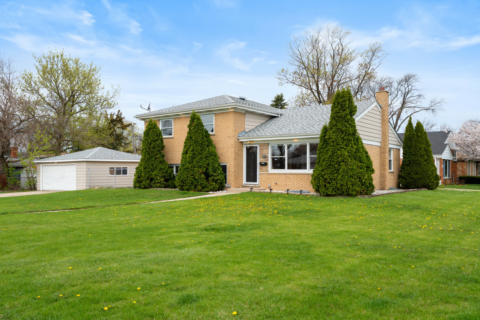 Property Photo: 44 Cranbrook Drive IL 60016