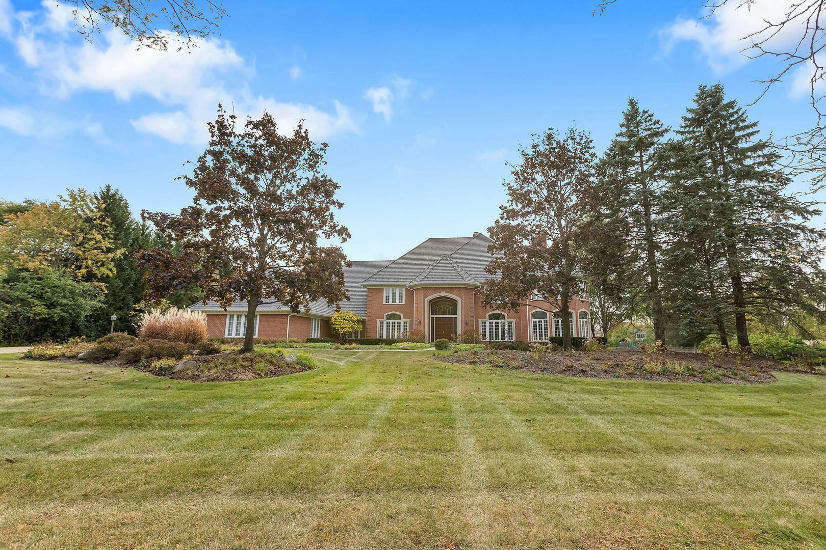 Property Photo: 880 Woodstream Court IL 60045