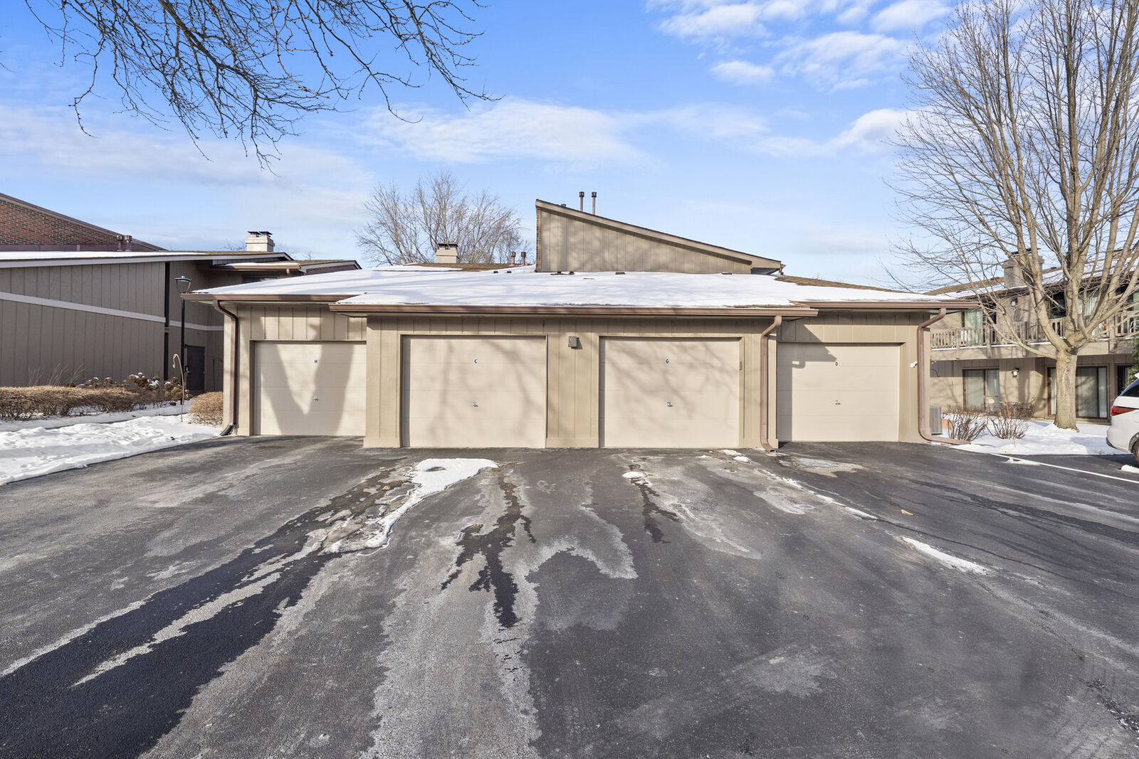Property Photo: 29W440 Emerald Green Drive G IL 60555