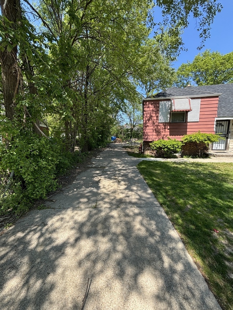 Property Photo: 9713 S Oglesby Avenue IL 60617