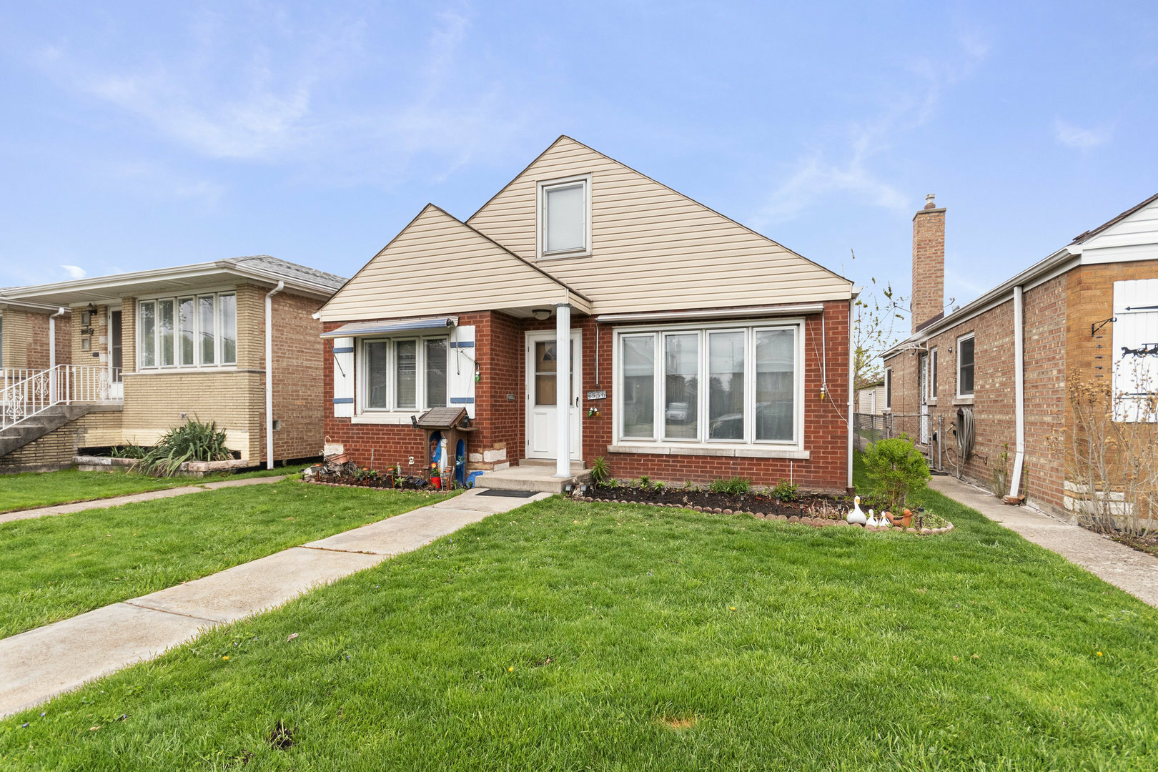 Property Photo: 5536 S Monitor Avenue IL 60638