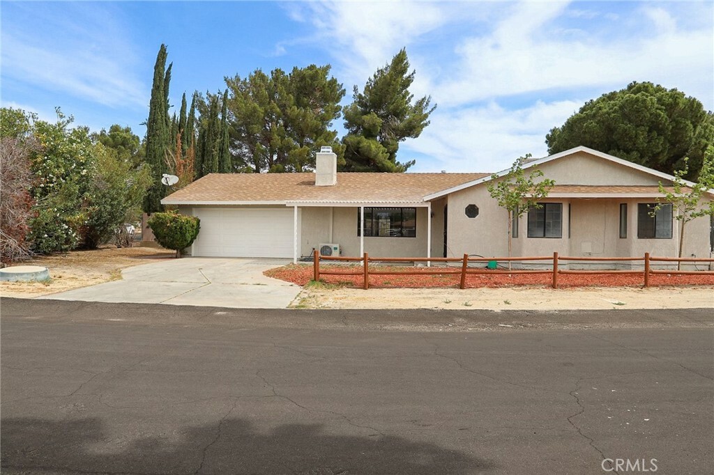 Property Photo:  16109 Chuka Avenue  CA 93591 