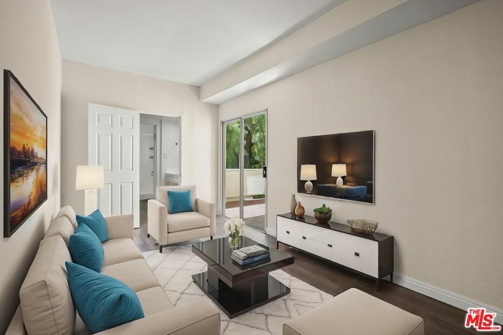 Property Photo: 1228 N La Cienega Boulevard 105 CA 90069