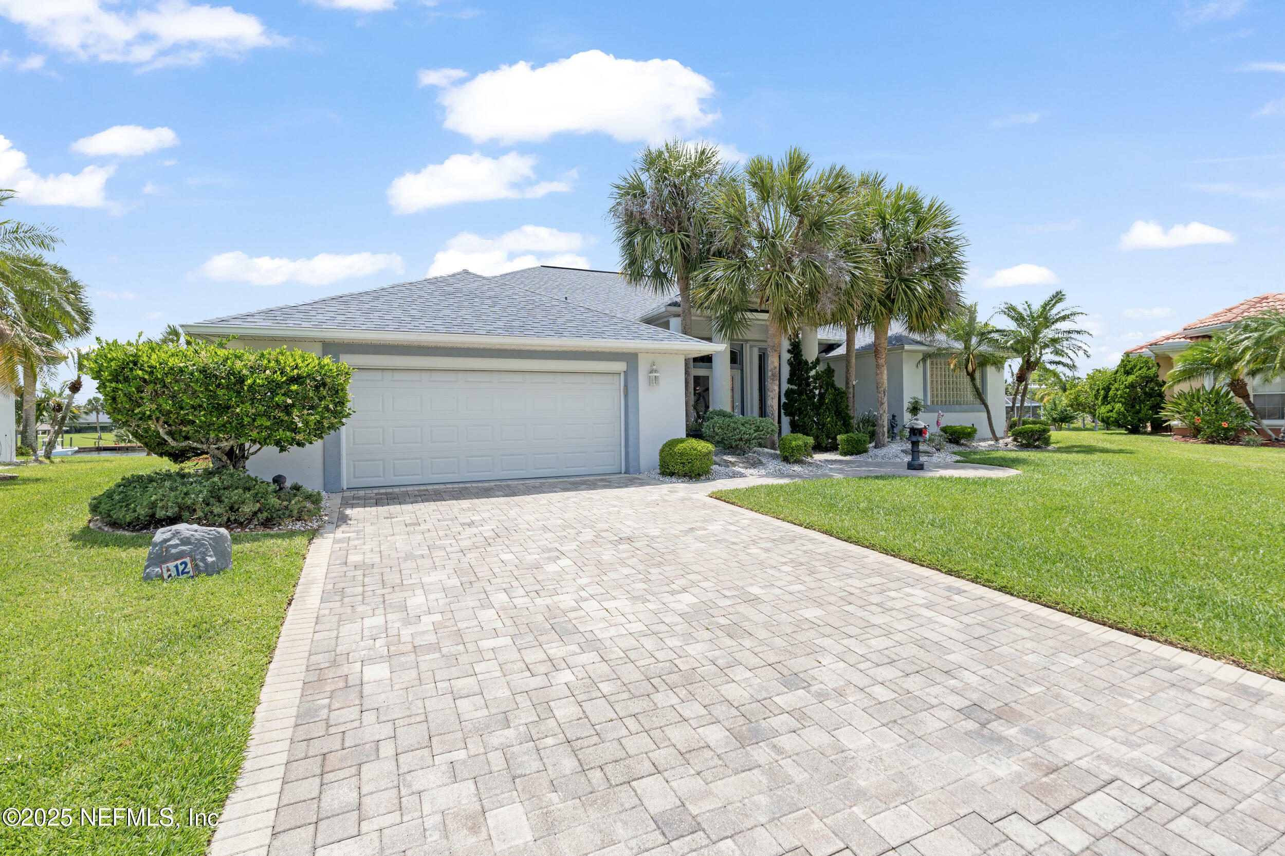 Property Photo: 12 Collingville Court FL 32137