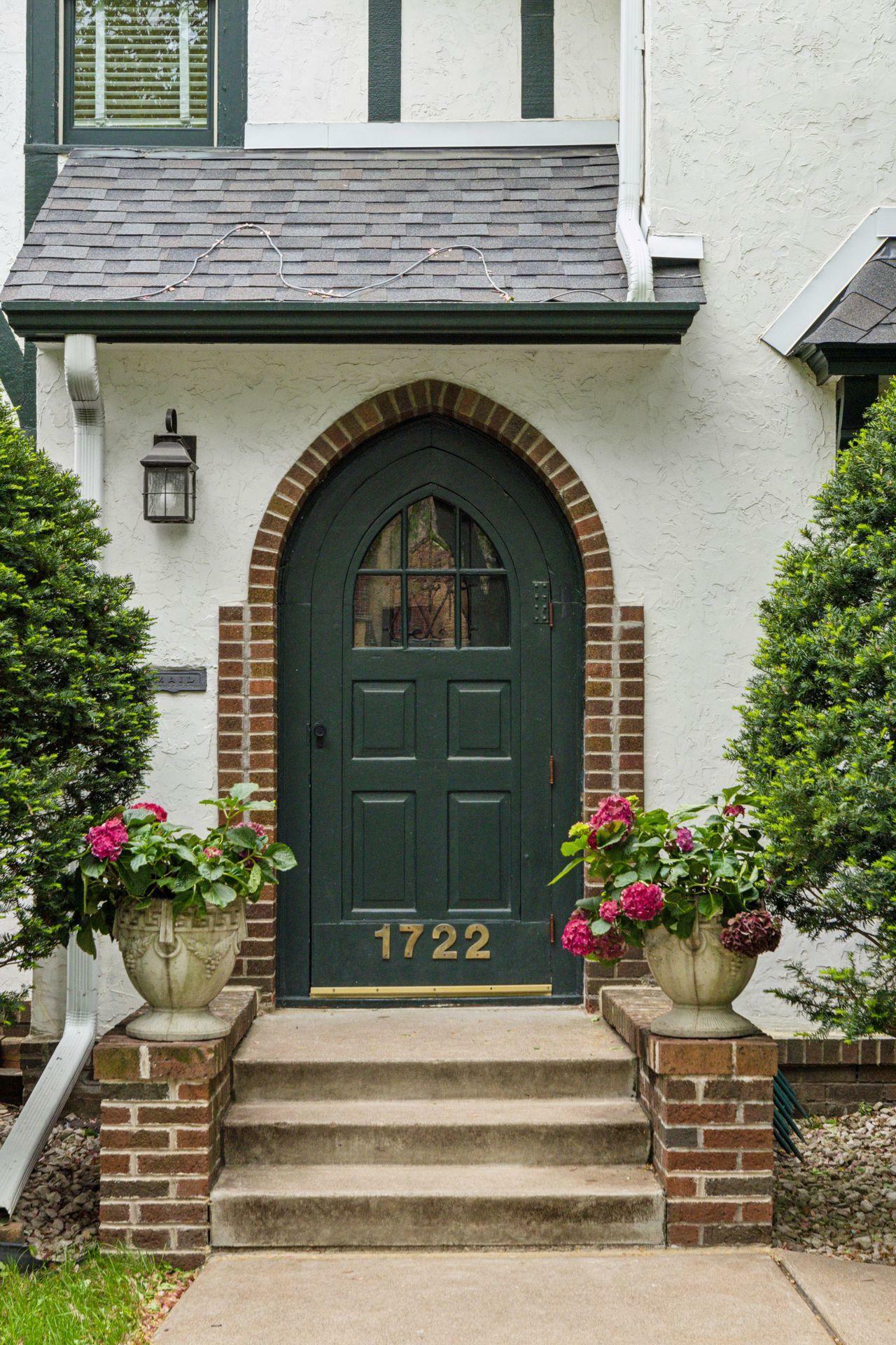 Property Photo: 1722 Pinehurst Avenue MN 55116