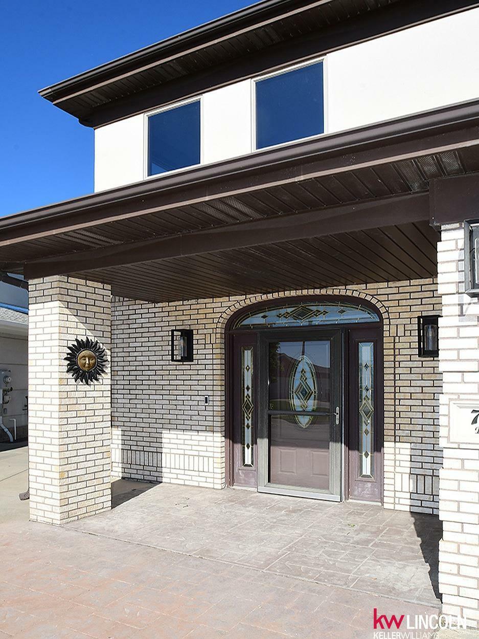 Property Photo: 709 Pier 3 NE 68528